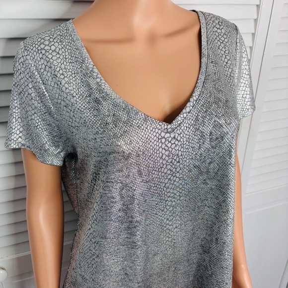 WHITE HOUSE BLACK MARKET Silver Metallic V-Neck Blouse Size Large - Picture 2 of 7